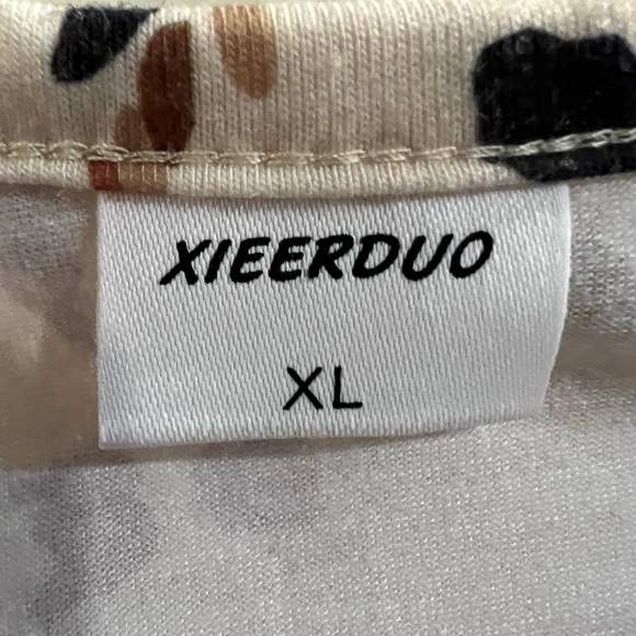 Whimsical Xieerduo Women's Abstract Artsy Short Sleeve Top with Ruching size XL - Picture 2 of 10